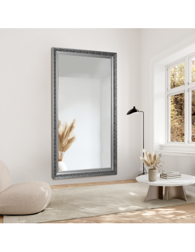 Zrcadlo v bohatém ornamentálním rámu... Zrcadlo v bohatém ornamentálním rámu...