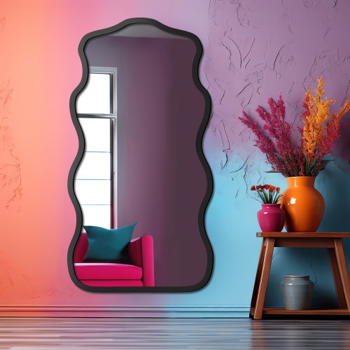 Nepravidelné zrcadlo v rámu...