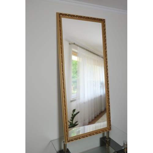 Zrcadlo ve zdobeném rámu -... 2