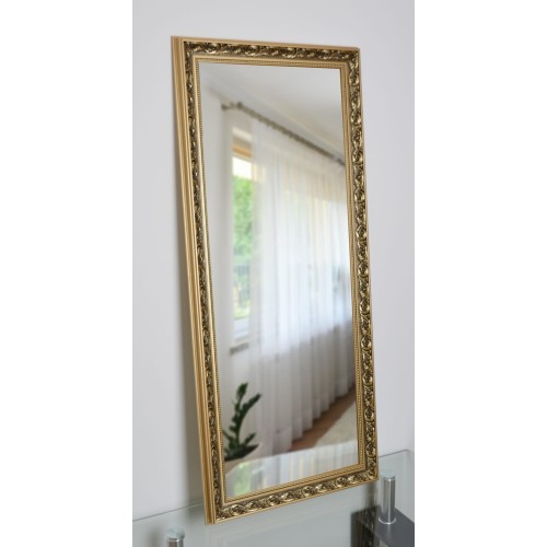 Zrcadlo ve zdobeném rámu -...