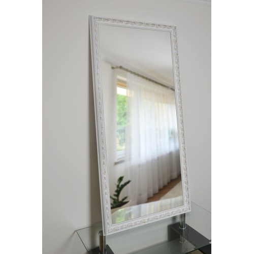 Zrcadlo v ozdobném rámu -...