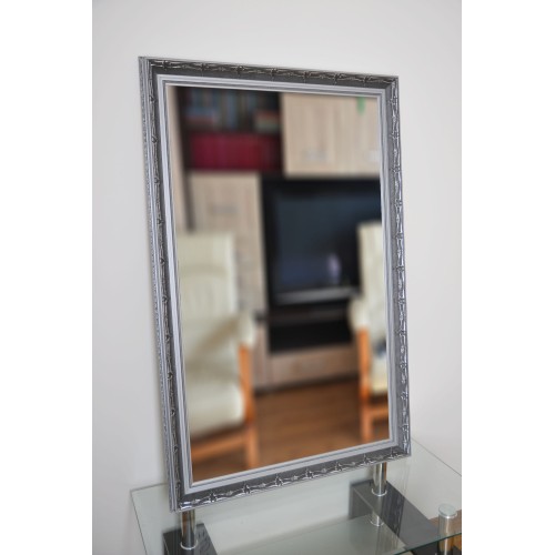 Zrcadlo v ozdobném... 2