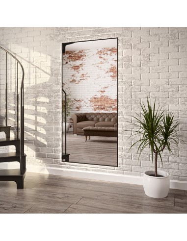 Obdélníkové zrcadlo v minimalistickém...