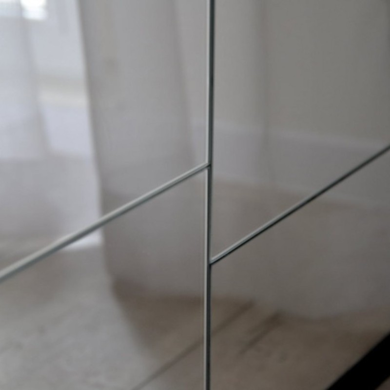 Moderní zrcadlo od Mirrors - TETRIS - v krásném černém rámu