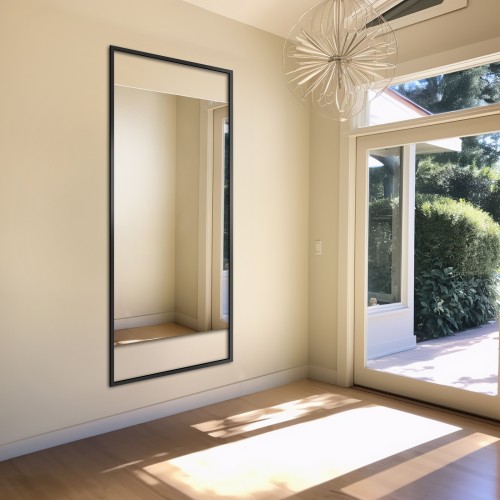 Zrcadlo v černém rámu s...