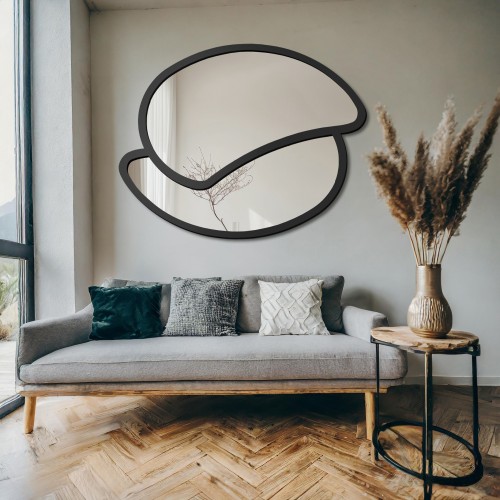 Zrcadlo v matném černém...