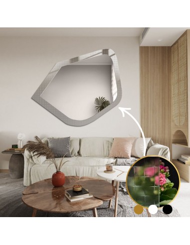 Dekorativní zrcadlo na ornamentálním...