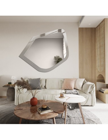 Dekorativní zrcadlo na ornamentálním...