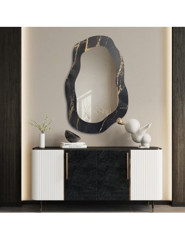 Nepravidelné zrcadlo na černo-zlatém...