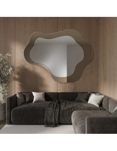 Nepravidelné zrcadlo na hnědé...