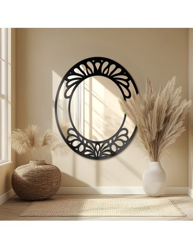 Oválné zrcadlo s prolamovaným dekorem...