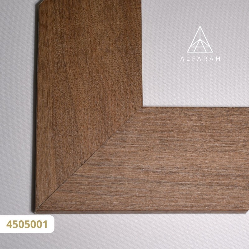 Zrcadlo v hnědém dřevěném rámu – 4505001