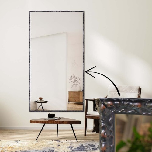 Zrcadlo v dřevěném rámu –...