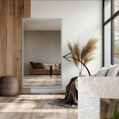 Zrcadlo v dřevěném rámu –...