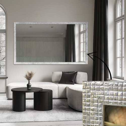 Zrcadlo v dřevěném rámu –...