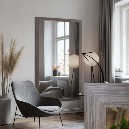 Zrcadlo v dřevěném rámu –...