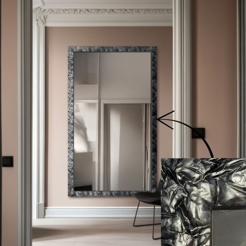 Zrcadlo v širokém stříbrném...