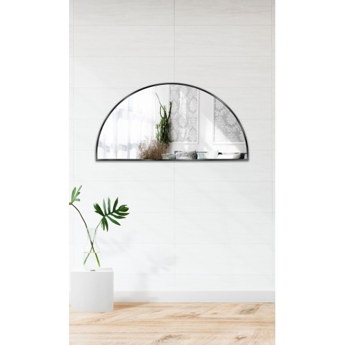 Půlkruhové zrcadlo v černém...