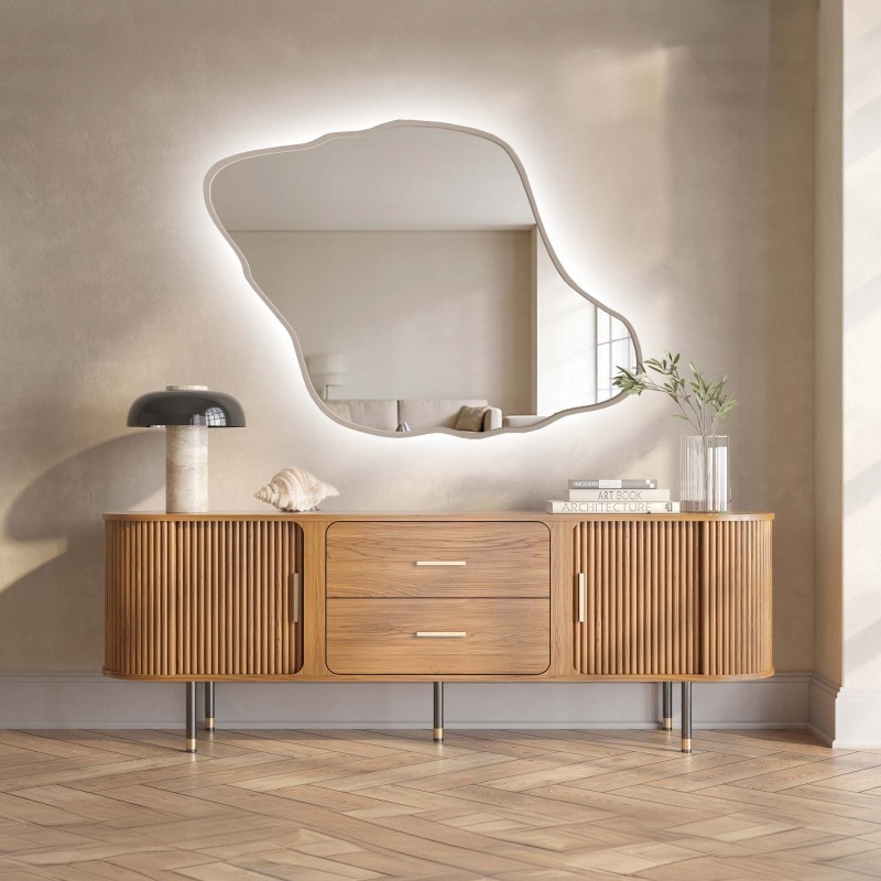 Zrcadlo s organickým tvarem v kašmírovém rámu z MDF s podsvícením – MARIS DUNE LED V RÁMU