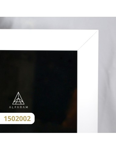 Zrcadlo v jednoduchém elegantním rámu... Zrcadlo v jednoduchém elegantním rámu...