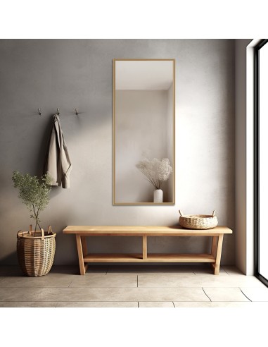 Zrcadlo v jemném ozdobném dřevěném...