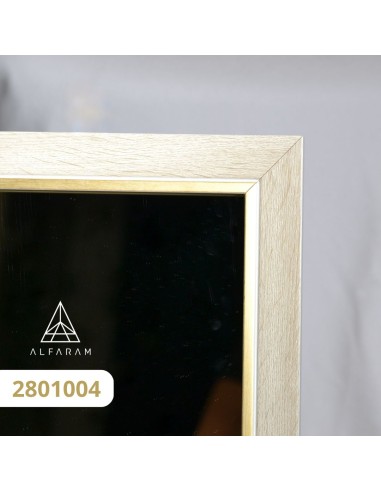 Stojící šatní zrcadlo v elegantním...