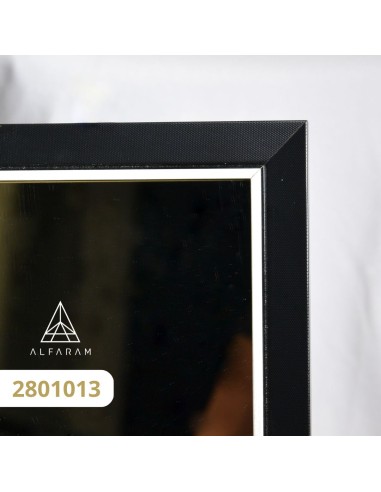 Stojící šatní zrcadlo v elegantním...