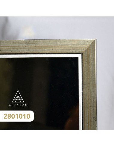 Stojící šatní zrcadlo v elegantním...