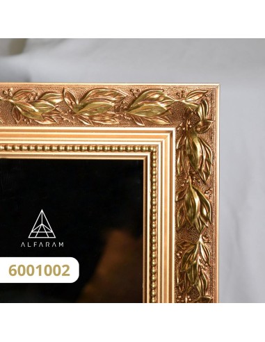 Zrcadlo v bohatém ornamentálním rámu...