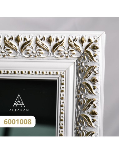 Zrcadlo v bohatém ornamentálním rámu...