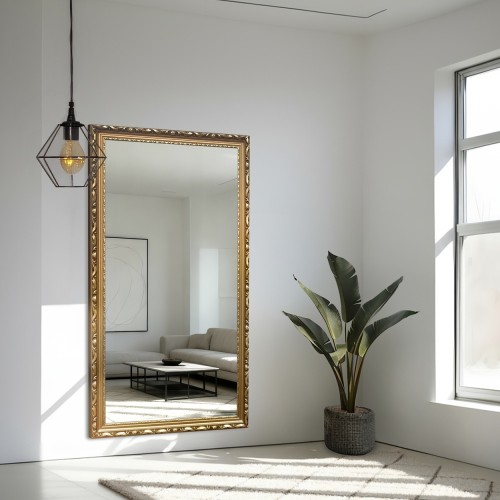 Zrcadlo ve zlatém ozdobném...