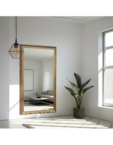 Zrcadlo ve zlatém ozdobném dřevěném...