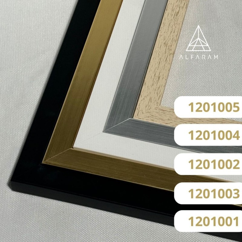 Obdélníkové zrcadlo v minimalistickém zlatém rámu 1201