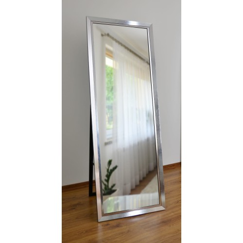 Stojící šatní zrcadlo v...