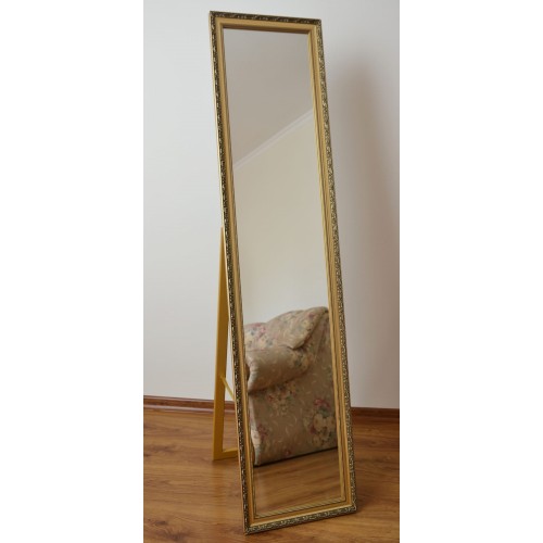 Stojící zrcadlo v ozdobném...