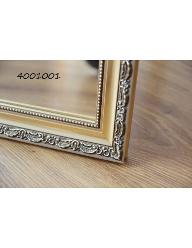 Stojící zrcadlo v ozdobném dřevěném... Stojící zrcadlo v ozdobném dřevěném...