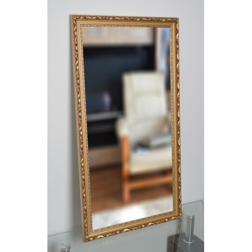 Zrcadlo ve zlatém ozdobném...