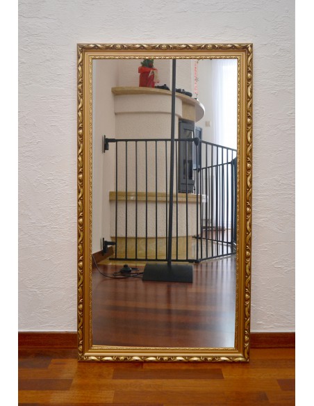 Zrcadlo ve zlatém ozdobném dřevěném rámu - 5004003