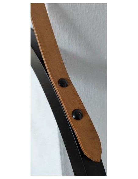 Kulaté zrcátko v černém matném rámu na hnědém koženém řemínku - OTTO PASEK BRONZE - barva rámu dle vašeho výběru