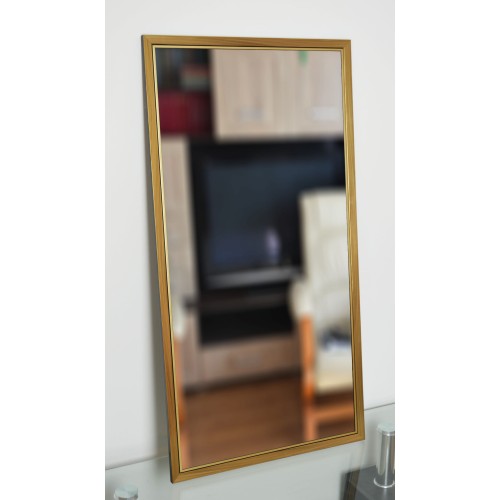 Zrcadlo v jemném ozdobném...