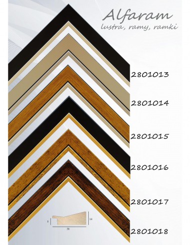 Zrcadlo v jemném ozdobném dřevěném...