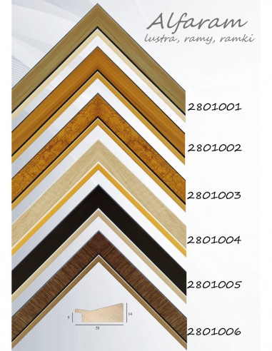 Zrcadlo v jemném ozdobném dřevěném...