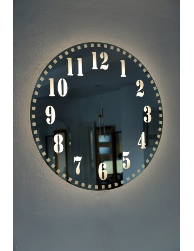 Zrcadlové nástěnné hodiny s osvětlením LED