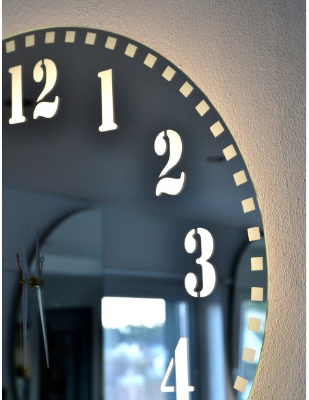 Zrcadlové nástěnné hodiny s osvětlením LED