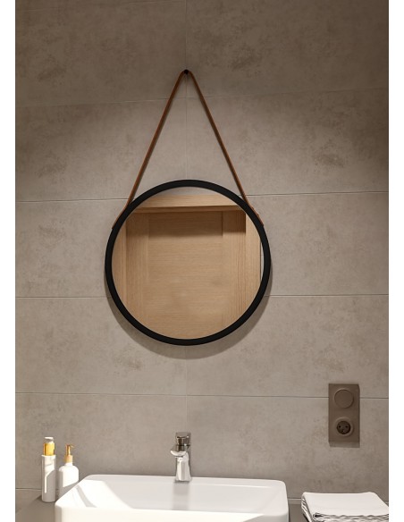 Kulaté zrcátko v černém matném rámu na hnědém koženém řemínku - OTTO PASEK BRONZE - barva rámu dle vašeho výběru