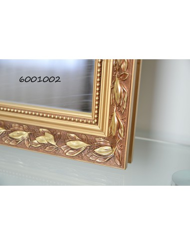 Zrcadlo v bohatém ornamentálním rámu... Zrcadlo v bohatém ornamentálním rámu...