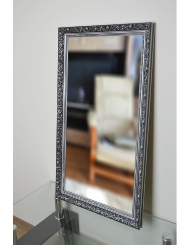 Zrcadlo v bohatém ornamentálním rámu... Zrcadlo v bohatém ornamentálním rámu...
