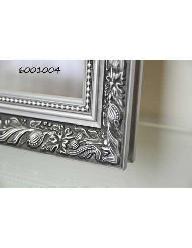 Zrcadlo v bohatém ornamentálním rámu... Zrcadlo v bohatém ornamentálním rámu...