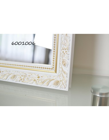 Zrcadlo v bohatém ornamentálním rámu... Zrcadlo v bohatém ornamentálním rámu...