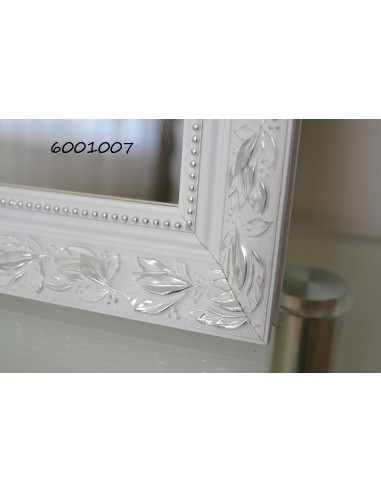 Zrcadlo v bohatém ornamentálním rámu... Zrcadlo v bohatém ornamentálním rámu...